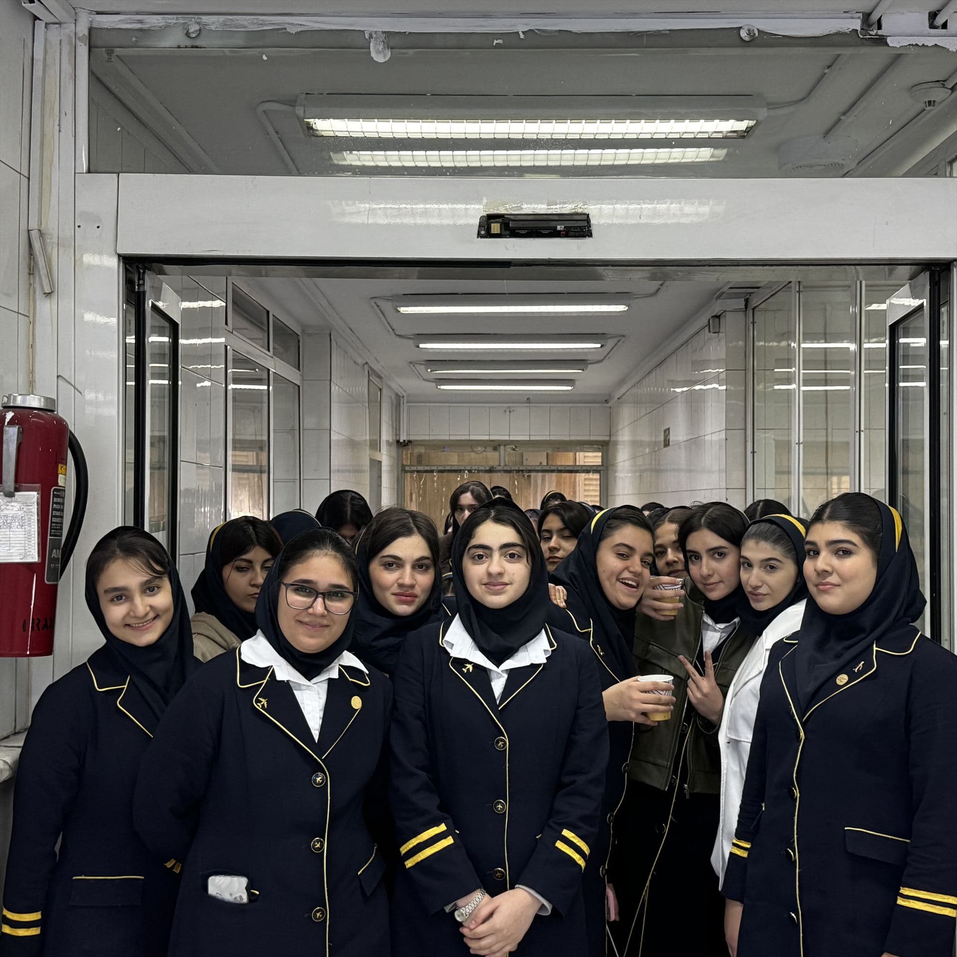 محیط هنرستان هوانوردی آسمان